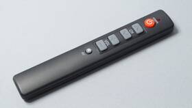 Что означает кнопка Input на пульте телевизора в Медиа Маркт